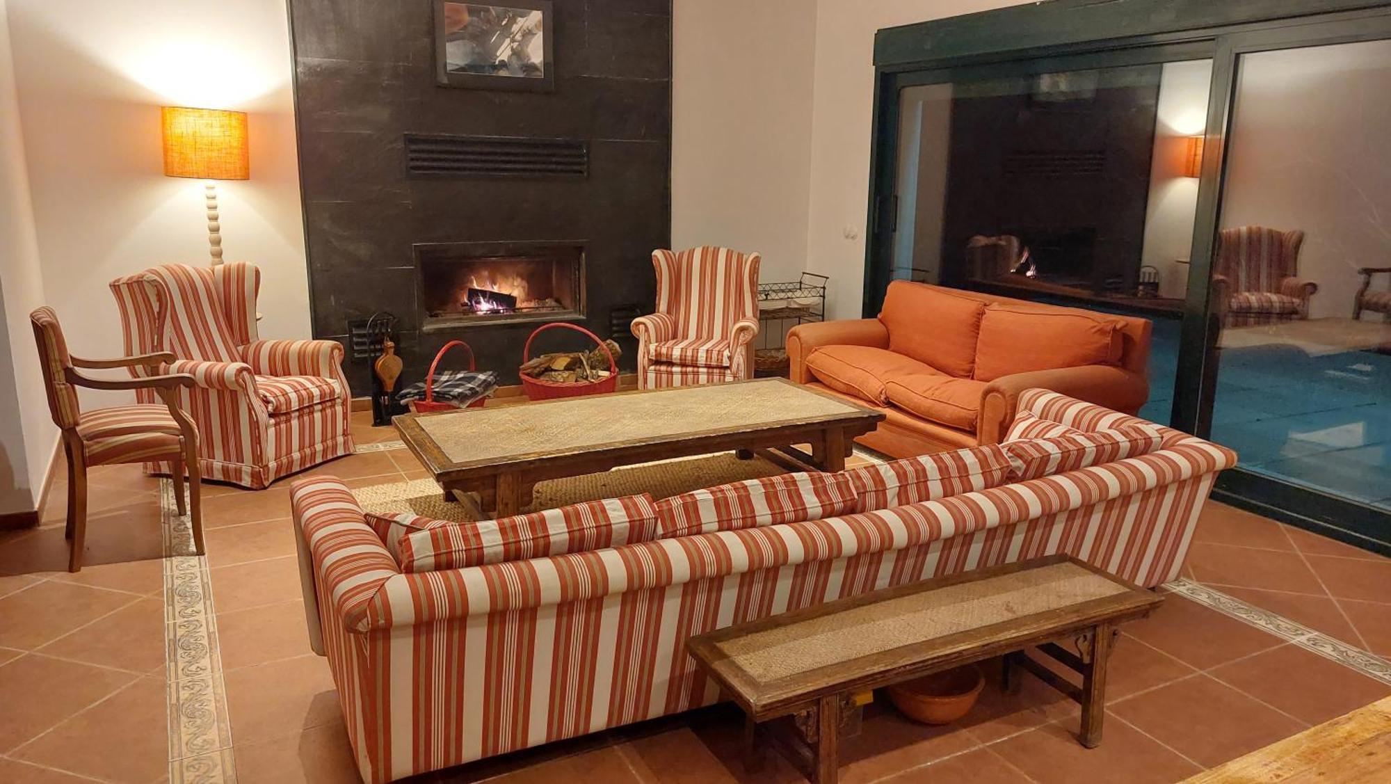 La Lumbre: Encanto Con Piscina Todo El Ano Villa Castillejo de Mesleón