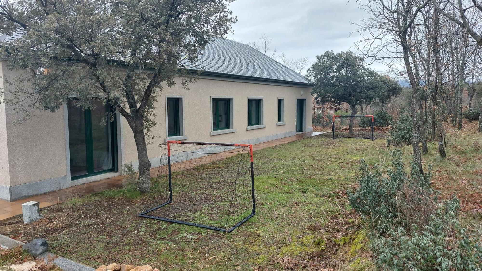 La Lumbre: Encanto Con Piscina Todo El Ano Castillejo de Mesleón